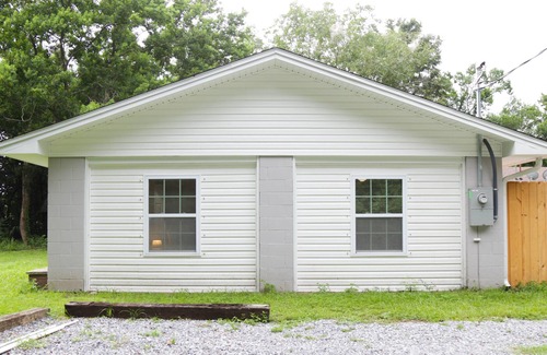 Northeast Pensacola Cottage | Luxury Cottage: Close to UWF, Shopping, & More!