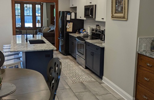 Coshocton Apartment | Luxury craftsman house in town center