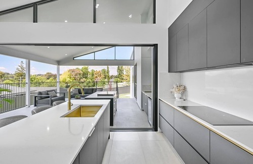 Calare House | Luxury Designer Retreat - Modern, Entertainer