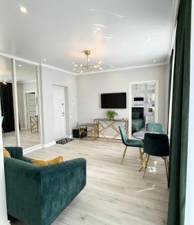 Irpin Apartment | Luxury Emerald Apartments