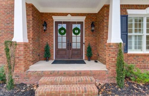 Lexington House | Luxury Escape by the Lake