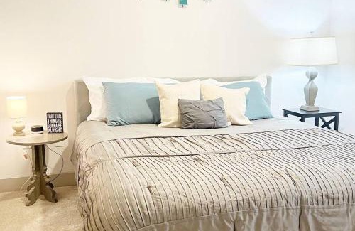 Charlotte Apartment | Luxury Executive 2 Bedroom/2 Bathroom Boutique Apt