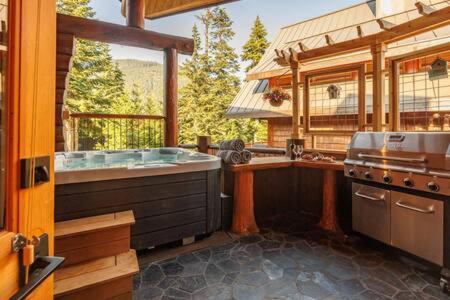 Snoqualmie Pass House | Luxury Family Cabin at Summit West