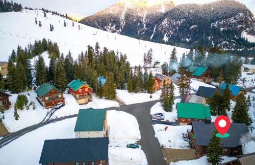 Snoqualmie Pass House | Luxury Family Cabin at Summit West