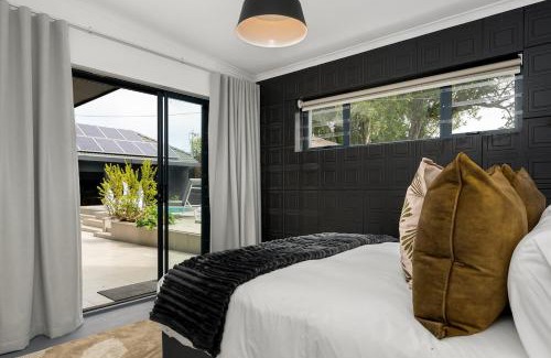 Milnerton Villa | Luxury Family Villa with Pool, Gym & Bonfire Area