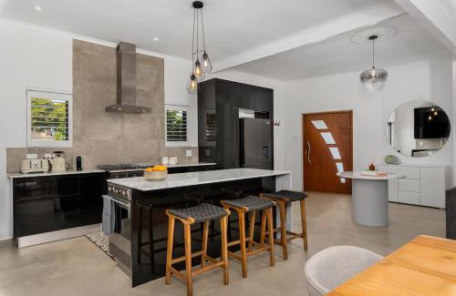 Milnerton Villa | Luxury Family Villa with Pool, Gym & Bonfire Area