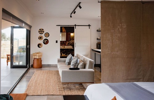 Paarl Cabin | Luxury Farm Stay Surrounded by Vineyards, Almonds, Wagyu Cattle & Mountain Views