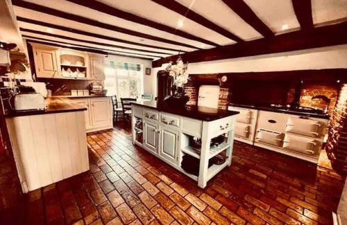 Beccles House | Luxury Farmhouse with pool table nr Southwold