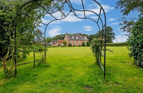 Beccles House | Luxury Farmhouse with pool table nr Southwold