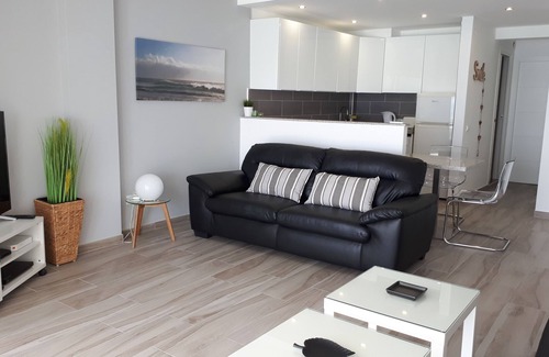Benalmadena Costa Apartment | Luxury First-Line Beach-Front Apt VFT/MA 02508 Wifi, UK TV, Air Con