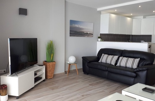 Benalmadena Costa Apartment | Luxury First-Line Beach-Front Apt VFT/MA 02508 Wifi, UK TV, Air Con