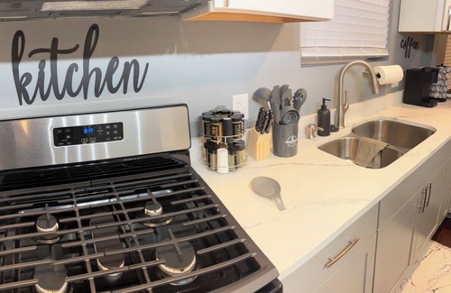 Near East Columbus House | Luxury Fully Furnished Spacious 3 BDR 3 Full BTH Columbus Home with Amenities!