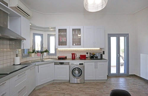 Perdiki Villa | Luxury, functionality and modern aesthetics in the Cycladic landscape