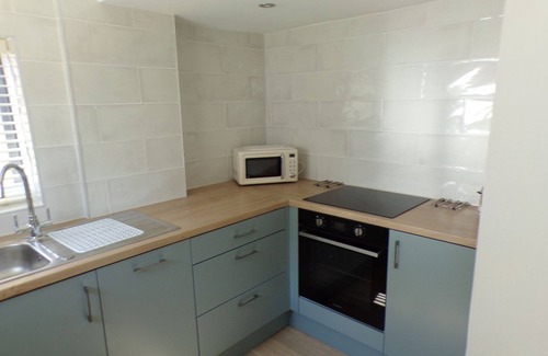 Barton-on-Sea Apartment | Luxury Ground Floor Apartment opposite the Beach