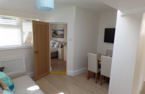 Barton-on-Sea Apartment | Luxury Ground Floor Apartment opposite the Beach