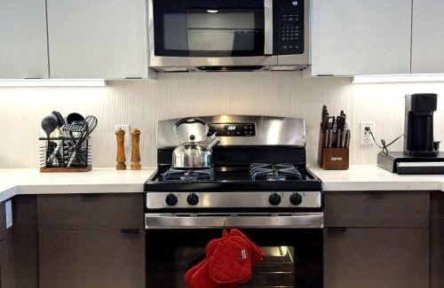 Lyon Street Apartment | Luxury Haven 10 Min From Disneyland With Pool & GYM