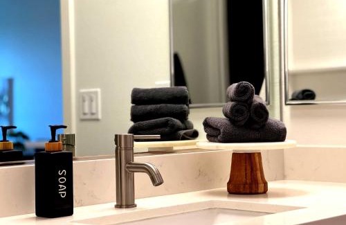 Lyon Street Apartment | Luxury Haven 10 Min From Disneyland With Pool & GYM