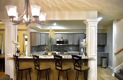 Livingston Park House | "Luxury Haven for Large Gatherings: 4BD/4BA”