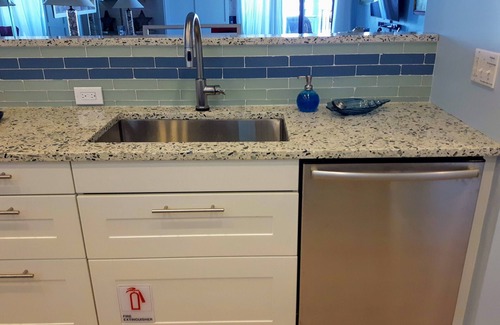 Midtown Condo | Luxury High End, 2 Bikes, Highspeed Wi-Fi, Work station, Pool, Hot Tub, Gym