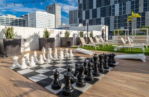 Overtown Apartment | Luxury High Rise Near Brickell with City View Rooftop Pool Spa and Free Parking