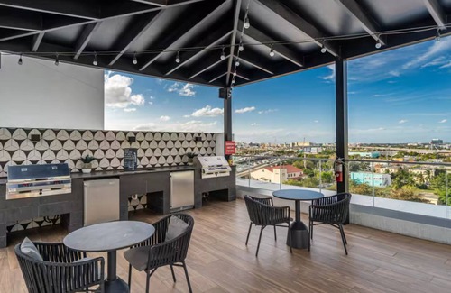 Overtown Apartment | Luxury High Rise Near Brickell with City View Rooftop Pool Spa and Free Parking