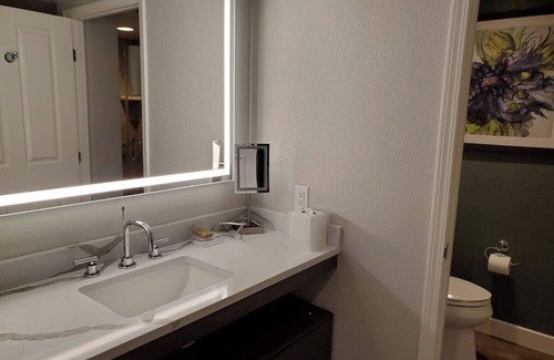 Las Vegas Strip Hotel | Luxury Hilton Elara ~ No Resort Fees