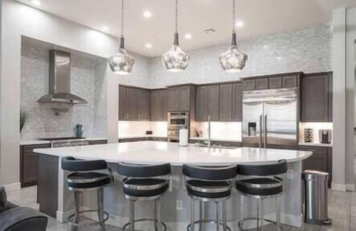 Paradise Hills House | Luxury home close to everything