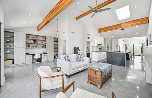 Corona del Mar Apartment | Luxury Home in Corona Del Mar Near Shops & Dining