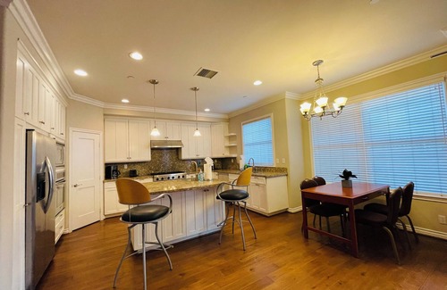 East Side Costa Mesa Villa | Luxury home in Newport Beach city Near UCI