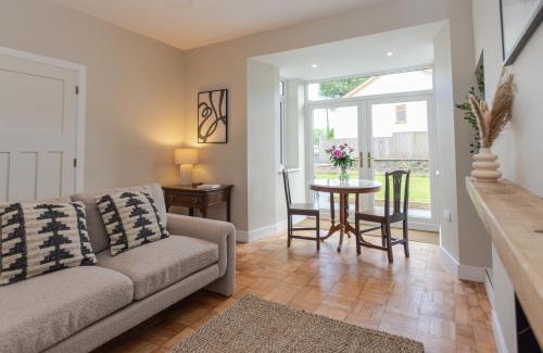 Aberdare House | Luxury Home in Penderyn - Waterfall Country