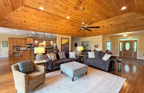 Lake Lure House | Luxury home in Rumbling Bald, Hot Tub, Game Rm, Screen Porch Fireplace