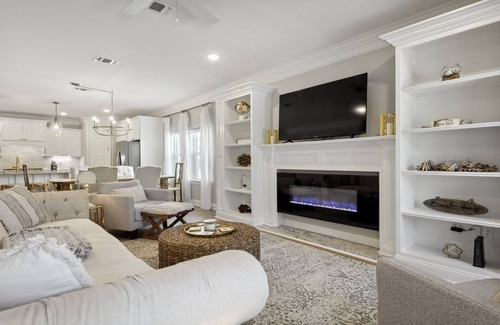 Gulfport House | Luxury Home Walk to Beach/Restaurants EV Charger/new construction built 2022
