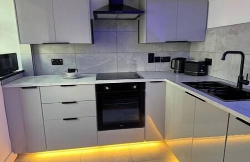 Londonderry House | Luxury Hot Tub Retreat Derry City