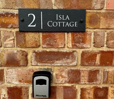 Bourne Villa | Luxury Isla Cottages Bourne, Dog Friendly with Garden, Parking, Countryside Views, Family Holidays & Easy Access to Town