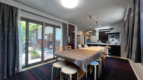 Izumisano Villa | Luxury Japanese Villa with Garden Near Kansai Airport & Premium Outlets 和風庭園豪邸