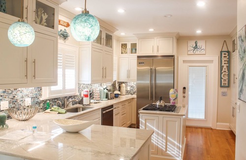 Pass-a-Grille House | Luxury Key West Style Home & Guest Home Historic Pass-A-Grille Beach Pool BBQ