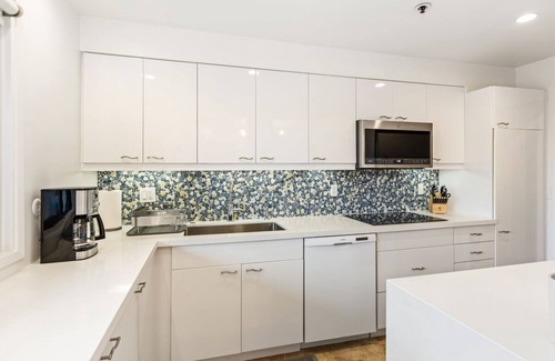 La Jolla Shores Condo | Luxury La Jolla Shores Condo with Pool, Jacuzzi, Tennis Courts, Pickelball Court