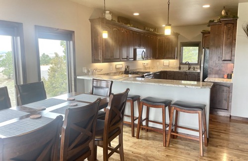 Glendo House | Luxury Lake House with Amazing Views of Glendo Lake and Mountains