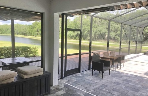 Kissimmee House | Luxury Lake view 9bd Home Near Disney Sleeps 20