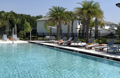 Kissimmee House | Luxury Lake view 9bd Home Near Disney Sleeps 20