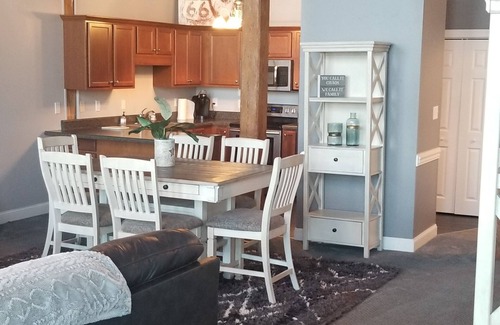 Cordova Condo | Luxury Lakefront Dream- The Perfect Getaway