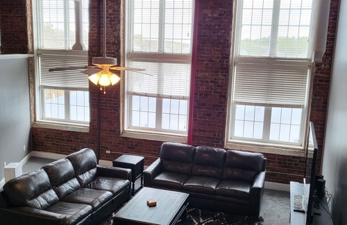 Cordova Condo | Luxury Lakefront Dream- The Perfect Getaway