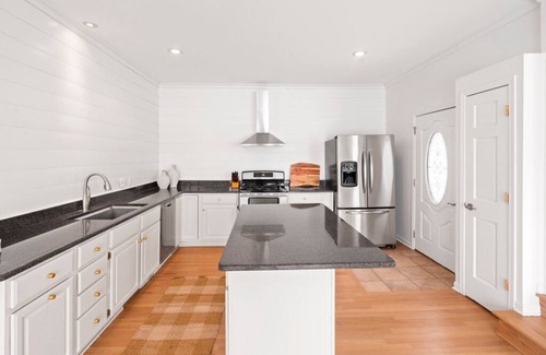 Wonder Lake House | Luxury Lakefront Escape - 25 mins from Lake Geneva w/Boat Rental