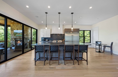 Reed Creek House | Luxury Lakefront Getaway - Space Galore