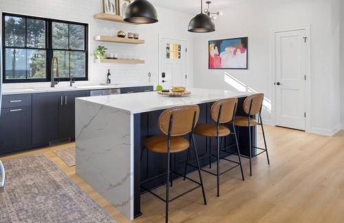 Two Rivers House | Luxury Lakefront Home! Family Retreat. Private Beach & Perfect for Entertaining!