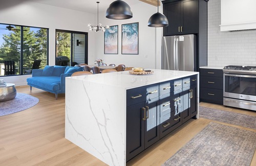 Two Rivers House | Luxury Lakefront Home! Family Retreat. Private Beach & Perfect for Entertaining!