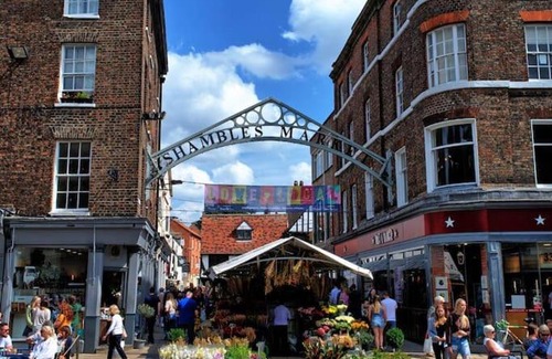 Malton House | Luxury Lakeside Retreat -Near York-5* Country Park