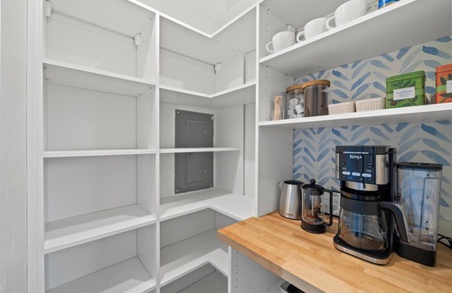 Village of Pewaukee House | 💫 Luxury Lakeview Getaway: Main + Guest House, Sleeps 10 💫