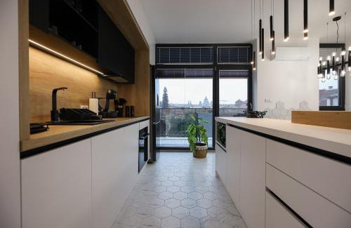 Tirgu Mures Apartment | Luxury Landing 8-centrally located accomodation with private parking Targu Mures