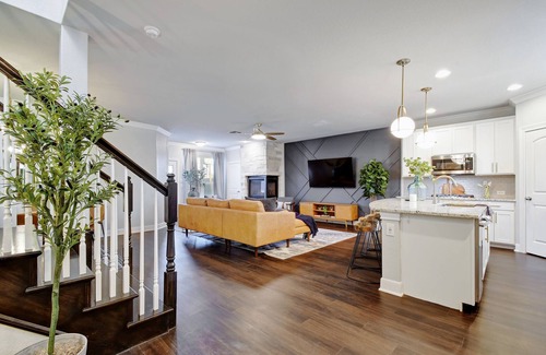 Southtown House | Luxury Living with modern amenities - Blocks from Riverwalk/Downtown